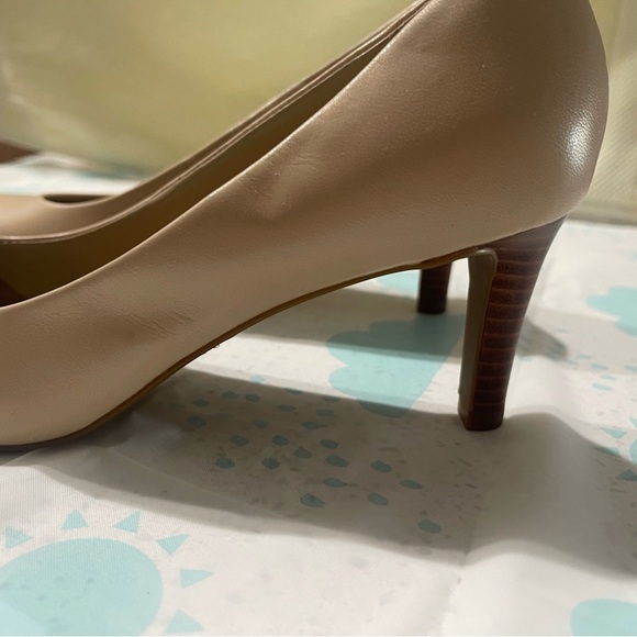 Ralph Lauren tan high heels wore once - Picture 5 of 7